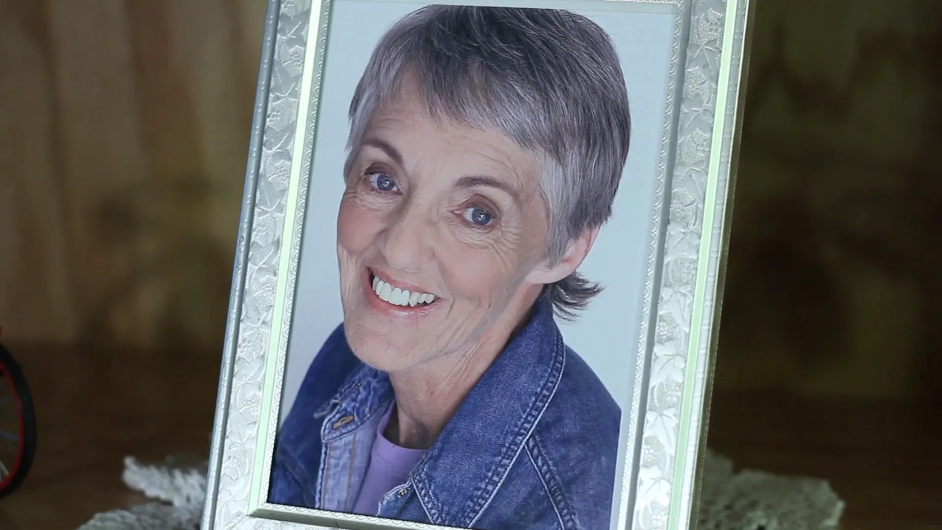 Toni Corbett's picture in a picture frame in THE GOLdEN TREE (2010).